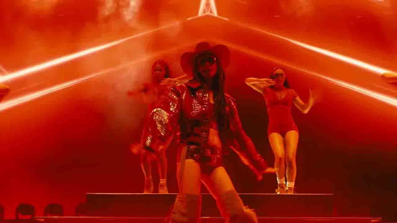Jennie Shines Solo