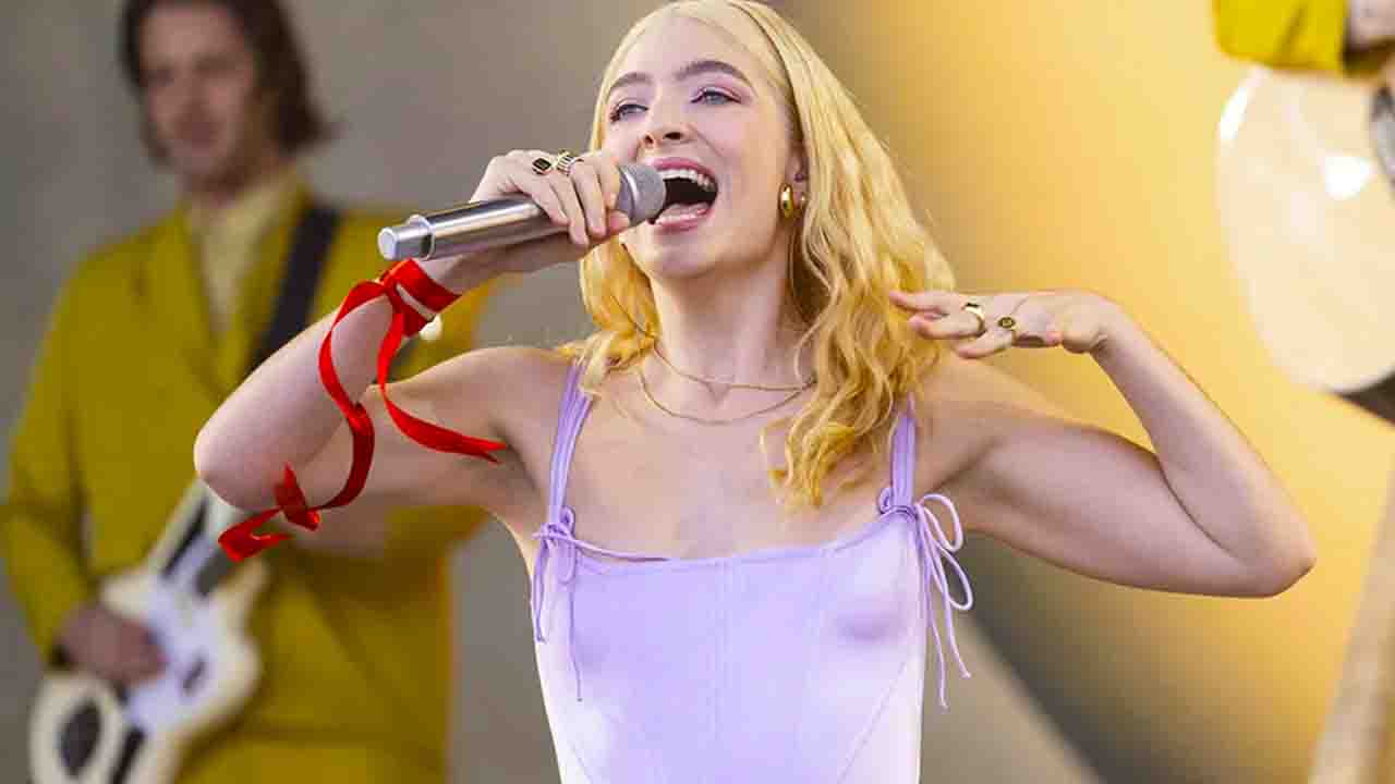 Lorde Stuns Fans