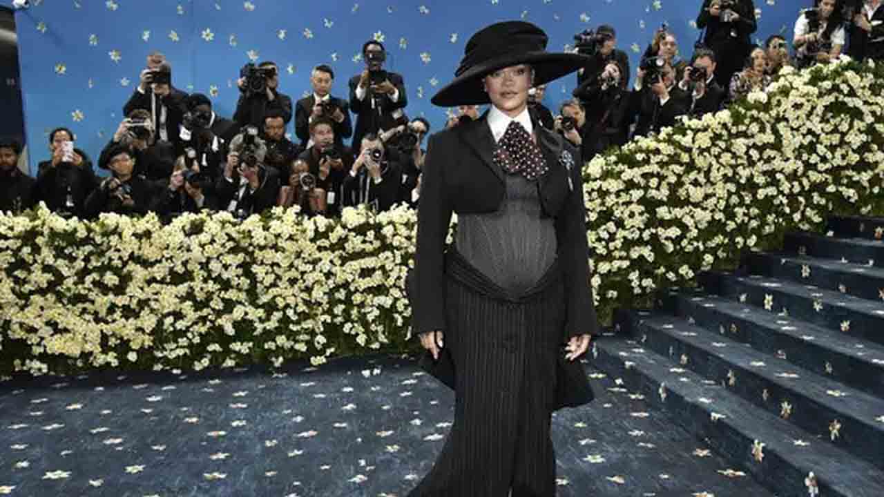 Rihanna Makes a Triumphant
